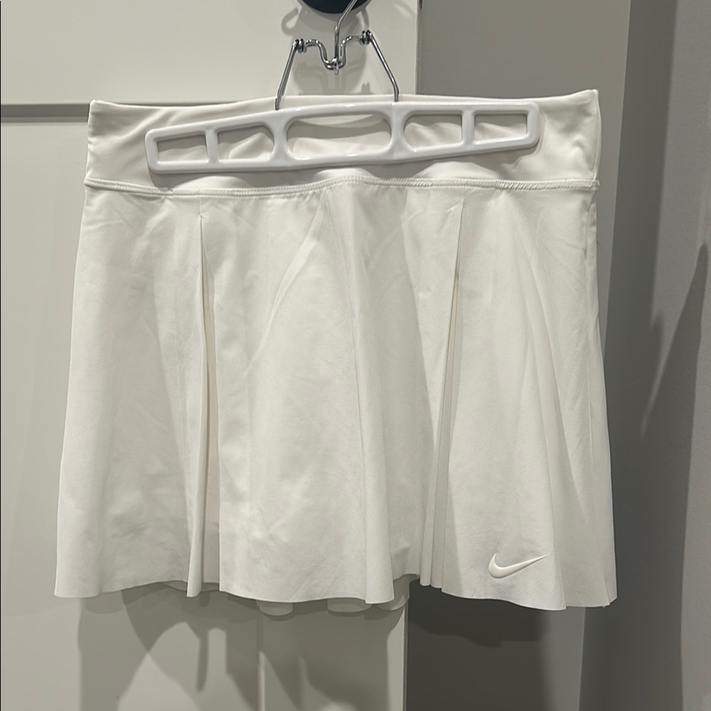 Nike Dri-Fit White athletic skirt size M